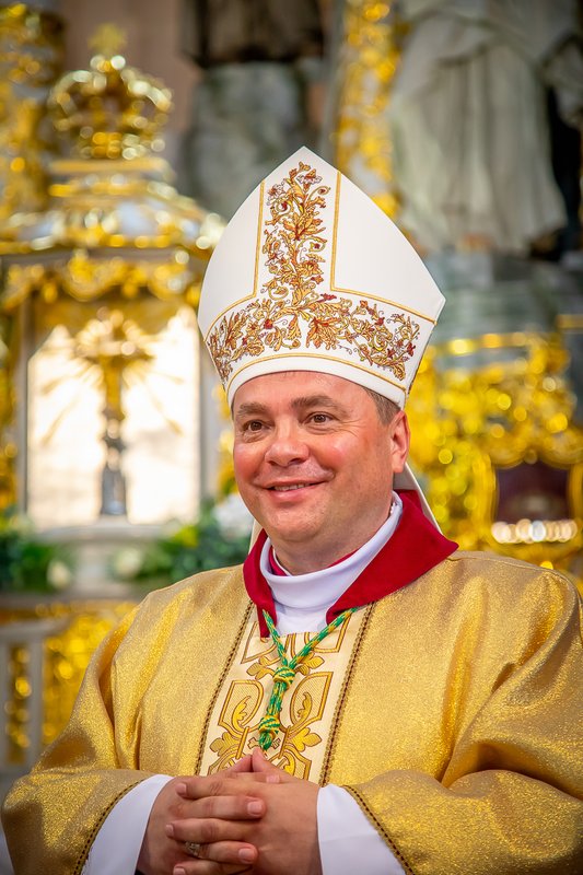 sacra 44 cbs
