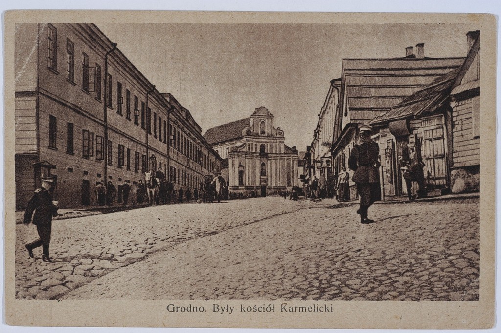 Касцёл кармелітаў. Выгляд з плошчы