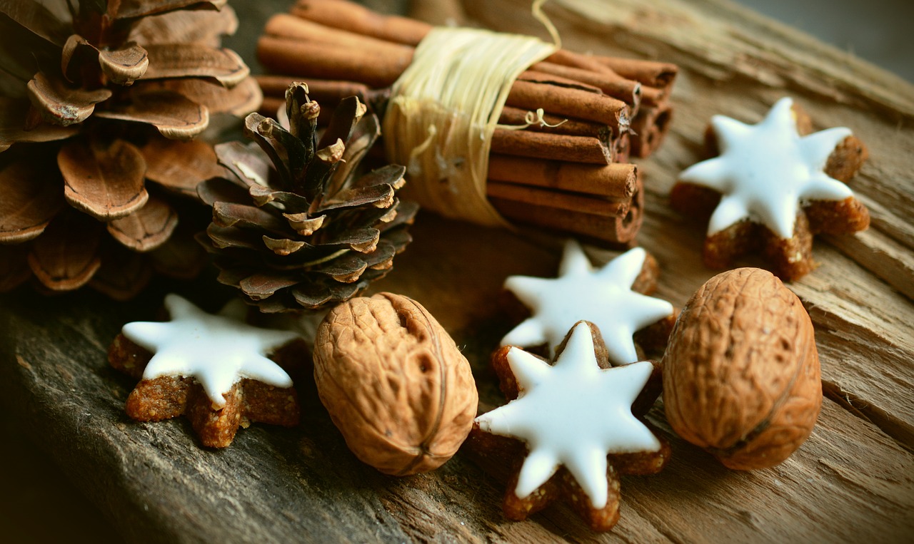 cinnamon stars 2991174 1280