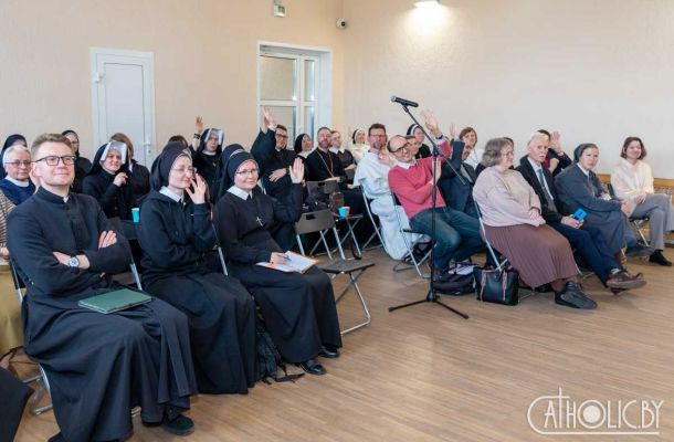 Разумець сучаснасць, каб адказна служыць: новы этап фармацыйнай праграмы для тых, хто здзяйсняе служэнне ў Касцёле